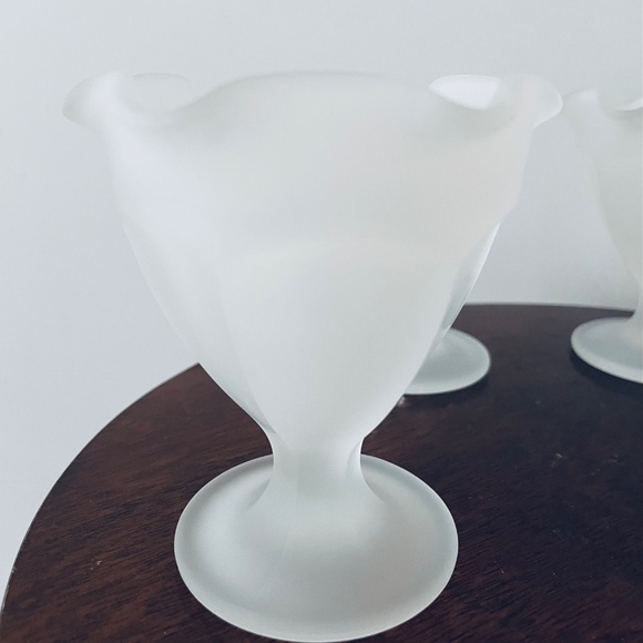 FOUR frosted Ice cream or dessert Cups, Old fashioned Sundae Cups - Picture 7 of 7